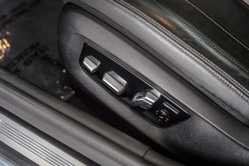 2018 BMW 5 Series 540i xDrive - 22994326 - 37