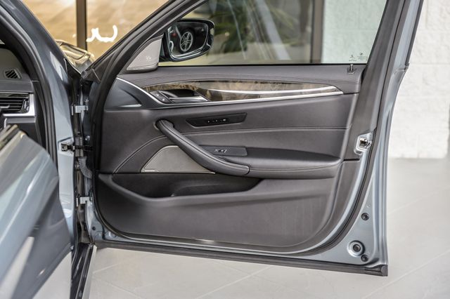 2018 BMW 5 Series 540i xDrive - 22994326 - 51