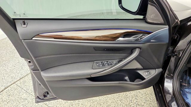 2018 BMW 5 Series 540i xDrive - 23096154 - 10
