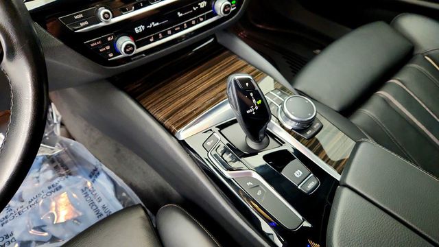 2018 BMW 5 Series 540i xDrive - 23096154 - 16