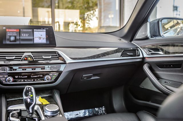 2018 BMW 5 Series 540i xDRIVE - M SPORT - NAV - BACKUP CAM - BLUETOOTH - GORGEOUS - 22994326 - 32