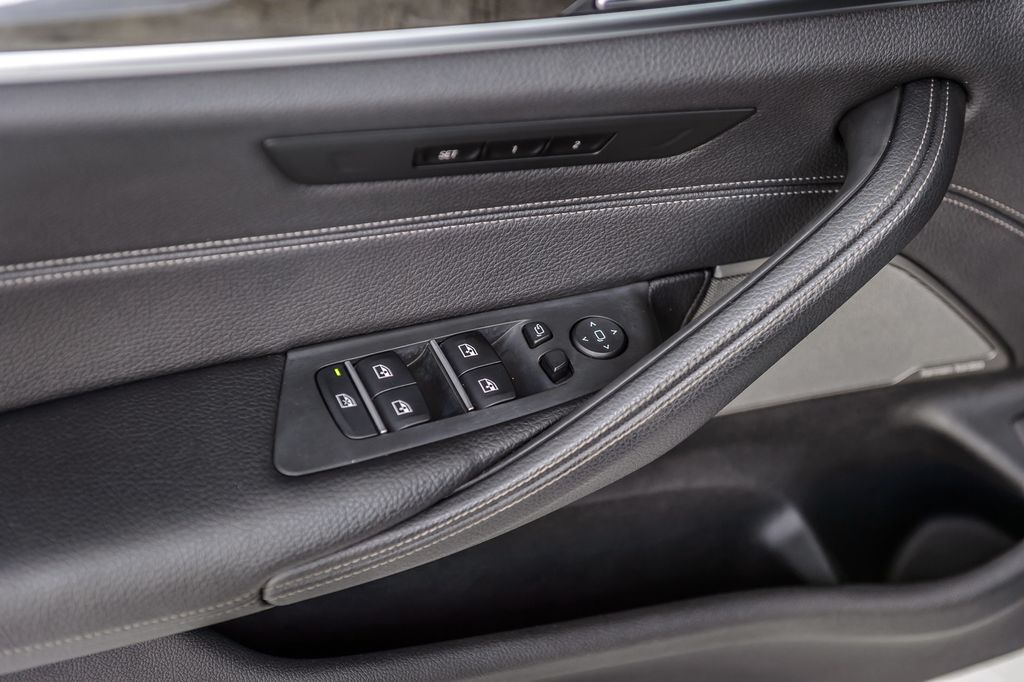 2018 BMW 5 Series 540i xDRIVE - M SPORT - NAV - BACKUP CAM - BLUETOOTH - GORGEOUS - 22994326 - 47