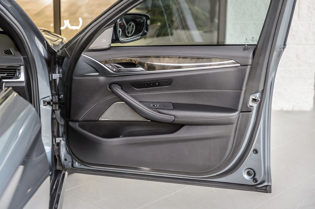 2018 BMW 5 Series 540i xDRIVE - M SPORT - NAV - BACKUP CAM - BLUETOOTH - GORGEOUS - 22994326 - 51