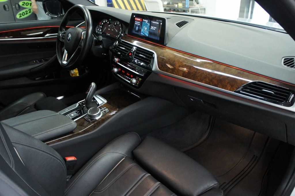 2018 BMW 5 Series 6 cyl turbocharged, 325 HP, SportLine, Stunning! - 22936845 - 3