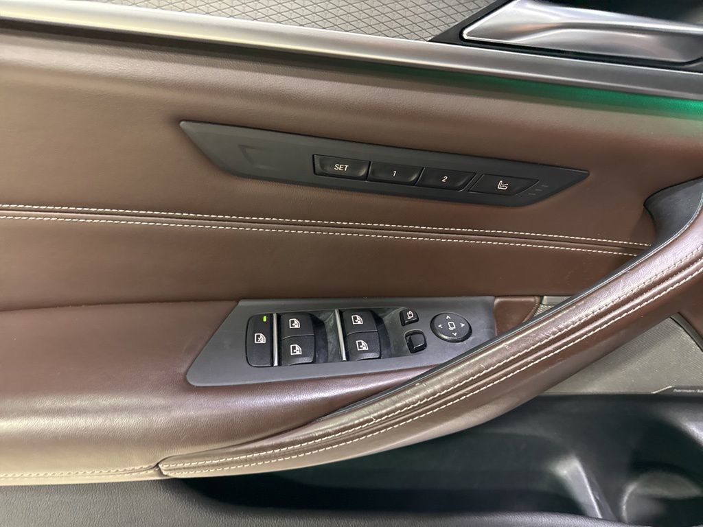 2018 BMW 5 Series M550i xDrive - 23013905 - 37