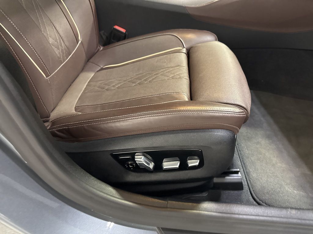 2018 BMW 5 Series M550i xDrive - 23013905 - 52