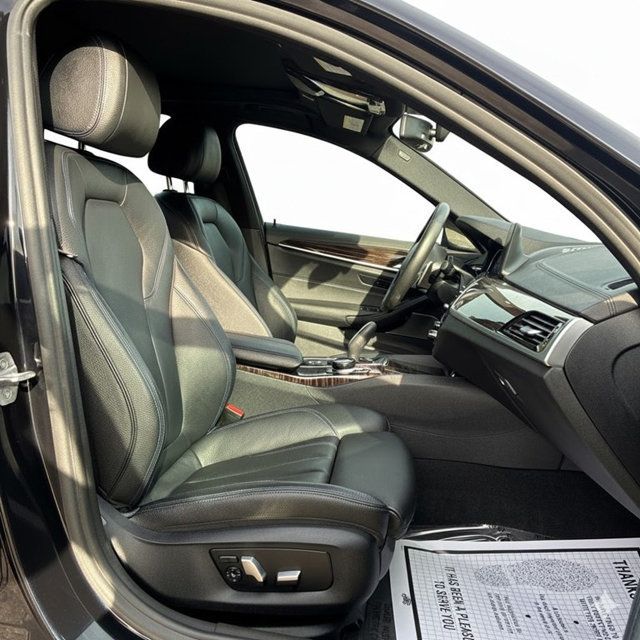 2018 BMW 5 Series X-DRIVE! BLUE CALIP! HARMON! CARPLAY! DRIVER ASSIST! M PACK!  - 22945989 - 15