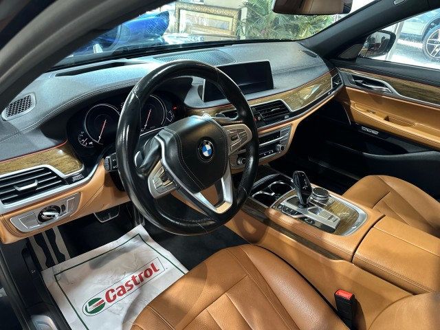 2018 BMW 7 Series 740i - 22621794 - 9