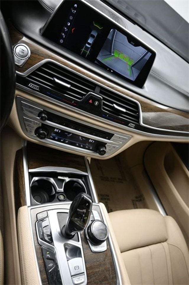 2018 BMW 7 Series 740i - 22941754 - 27