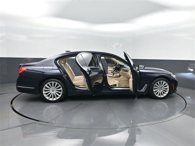 2018 BMW 7 Series 740i - 22941754 - 44