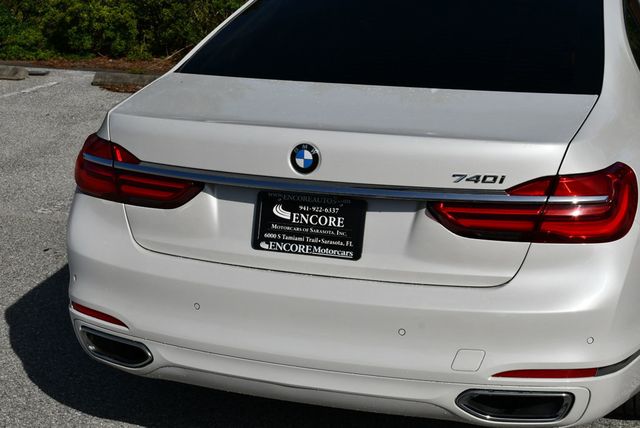 2018 BMW 7 Series 740i Sedan W/Executive & Driving Assistance Packages - 23028841 - 9