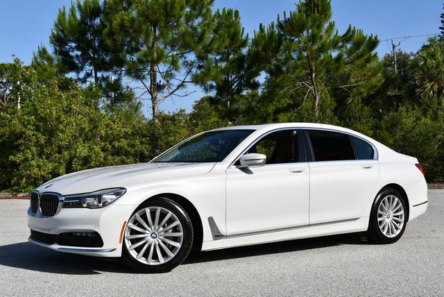 2018 BMW 7 Series 740i Sedan W/Executive & Driving Assistance Packages - 23028841 - 22