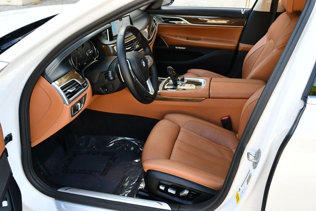 2018 BMW 7 Series 740i Sedan W/Executive & Driving Assistance Packages - 23028841 - 36