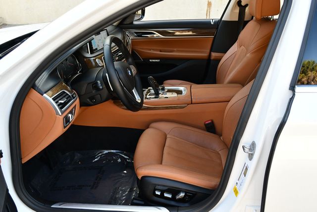 2018 BMW 7 Series 740i Sedan W/Executive & Driving Assistance Packages - 23028841 - 37