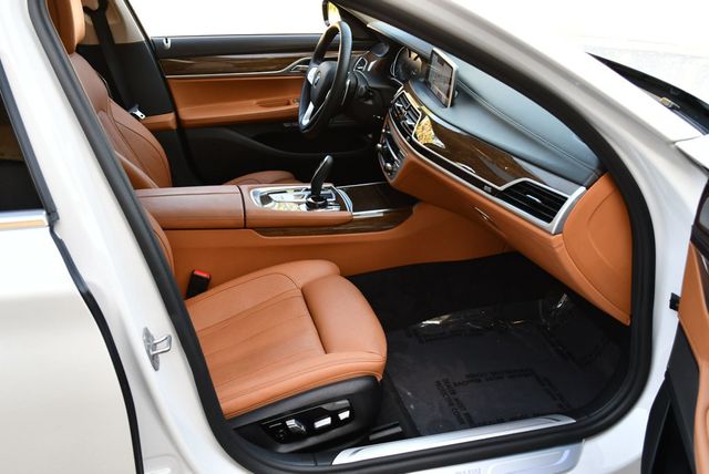 2018 BMW 7 Series 740i Sedan W/Executive & Driving Assistance Packages - 23028841 - 40