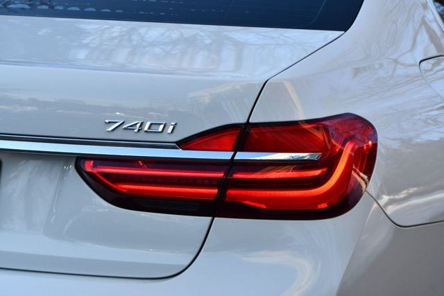 2018 BMW 7 Series 740i xDrive - 22981852 - 10