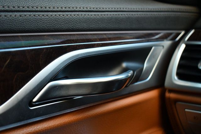 2018 BMW 7 Series 740i xDrive - 22981852 - 17