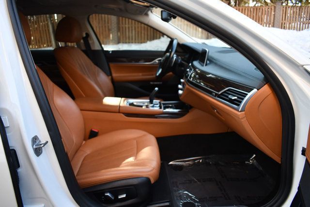 2018 BMW 7 Series 740i xDrive - 22981852 - 24