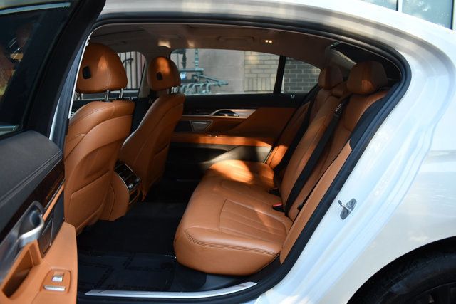2018 BMW 7 Series 740i xDrive - 22981852 - 29