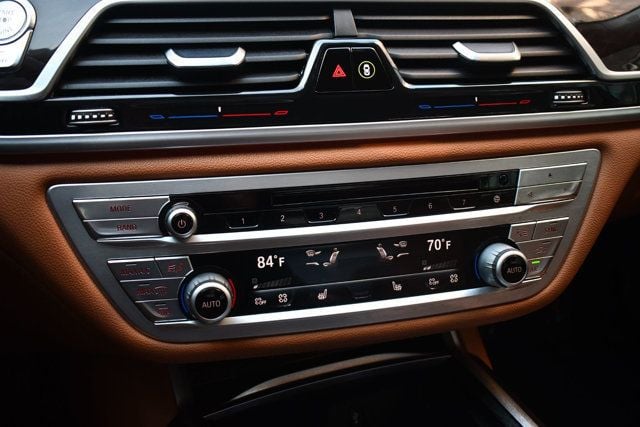 2018 BMW 7 Series 740i xDrive - 22981852 - 33