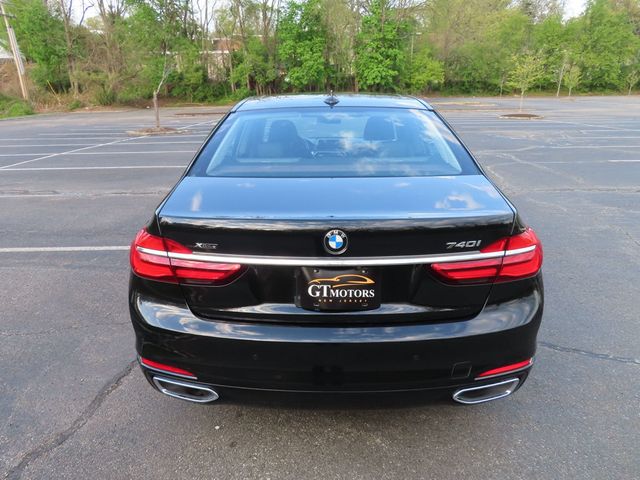 2018 BMW 7 Series 740i xDrive - 22996273 - 16