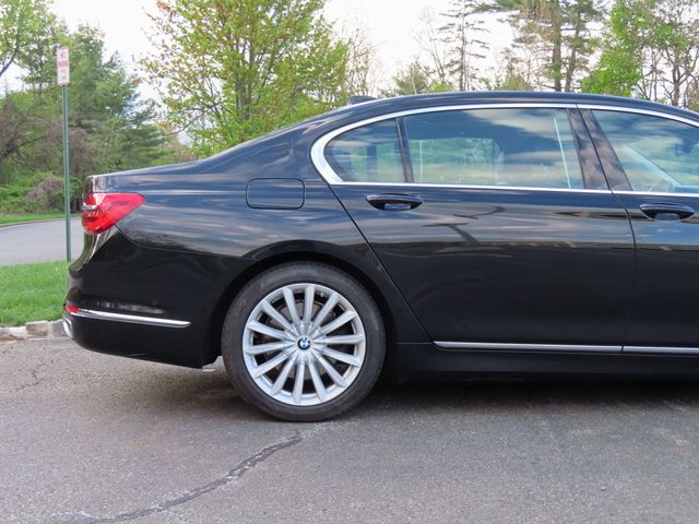 2018 BMW 7 Series 740i xDrive - 22996273 - 19