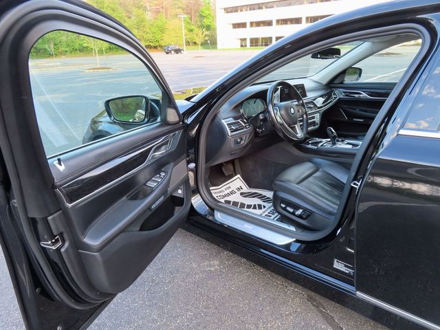 2018 BMW 7 Series 740i xDrive - 22996273 - 23