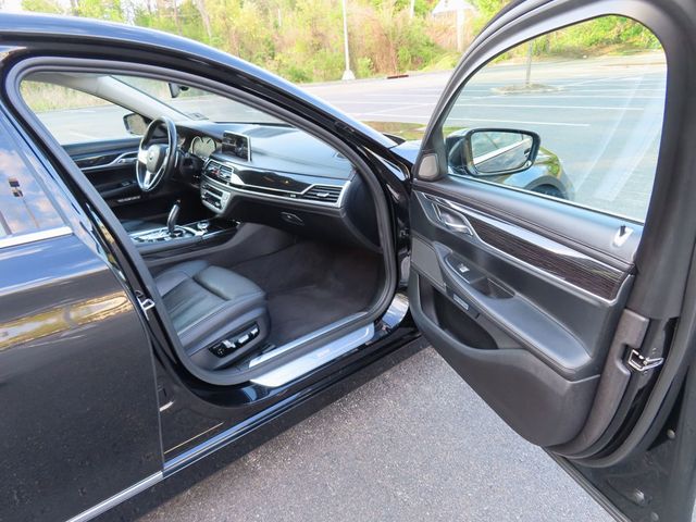 2018 BMW 7 Series 740i xDrive - 22996273 - 26
