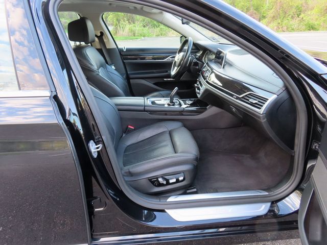 2018 BMW 7 Series 740i xDrive - 22996273 - 27