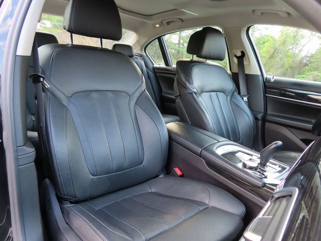 2018 BMW 7 Series 740i xDrive - 22996273 - 28