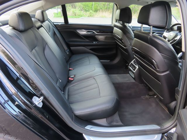 2018 BMW 7 Series 740i xDrive - 22996273 - 30
