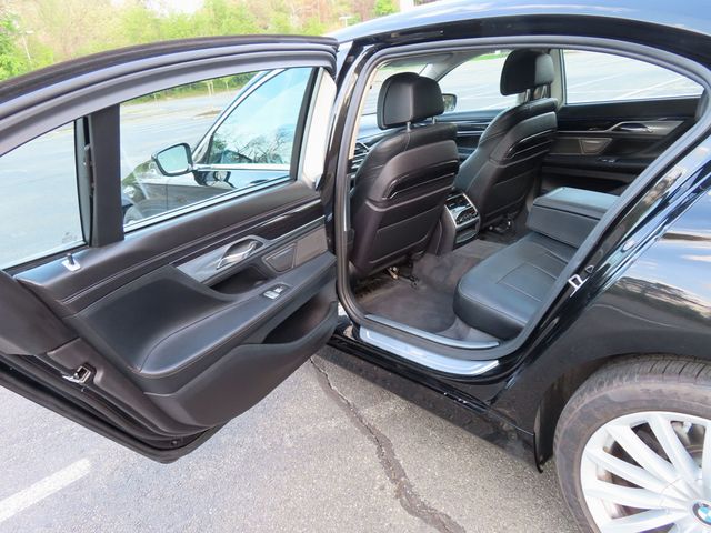 2018 BMW 7 Series 740i xDrive - 22996273 - 32