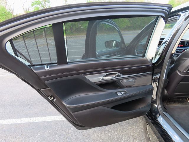 2018 BMW 7 Series 740i xDrive - 22996273 - 40