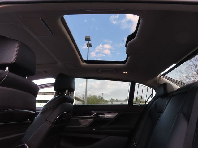 2018 BMW 7 Series 740i xDrive - 22996273 - 6