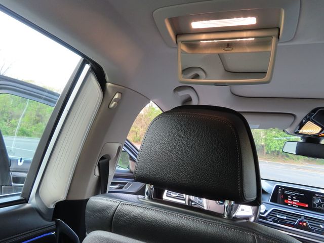 2018 BMW 7 Series 740i xDrive - 22996273 - 7