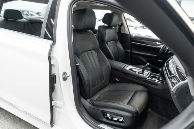 2018 BMW 7 Series 740i xDrive - 23051388 - 9