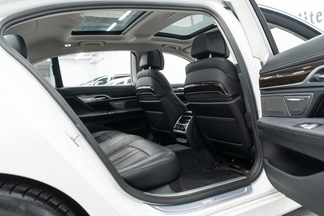 2018 BMW 7 Series 740i xDrive - 23051388 - 10