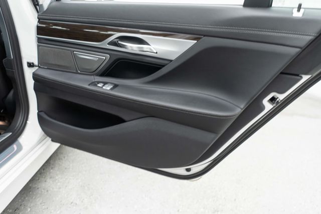 2018 BMW 7 Series 740i xDrive - 23051388 - 33