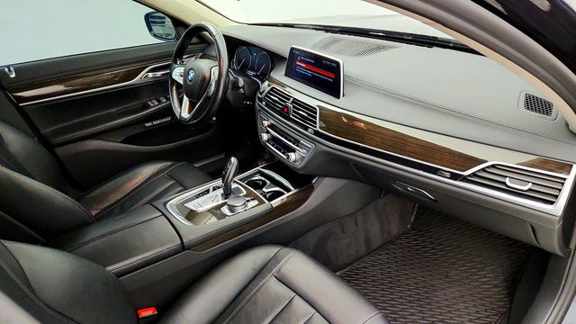 2018 BMW 7 Series 740i xDrive - 23097115 - 25