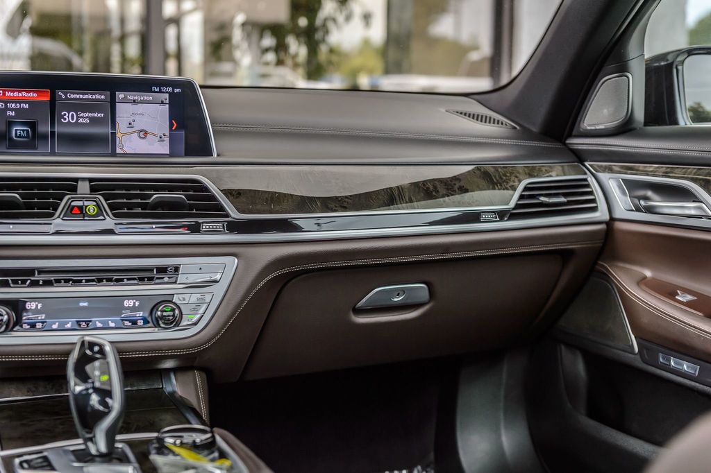 2018 BMW 7 Series 740i xDRIVE M SPORT - NAV - BLUETOOTH - BACKUP CAM - CARBON CORE - 22915195 - 35