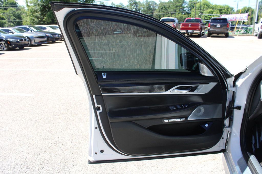 2018 Bmw 750i Sedan photo 16