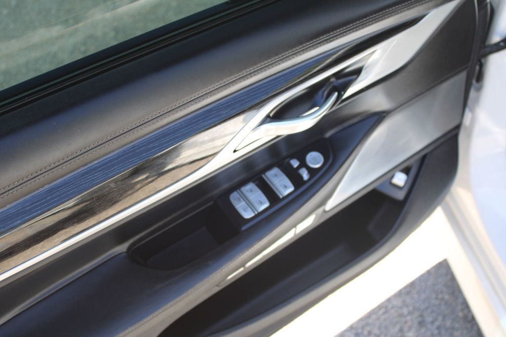 2018 Bmw 750i Sedan photo 17