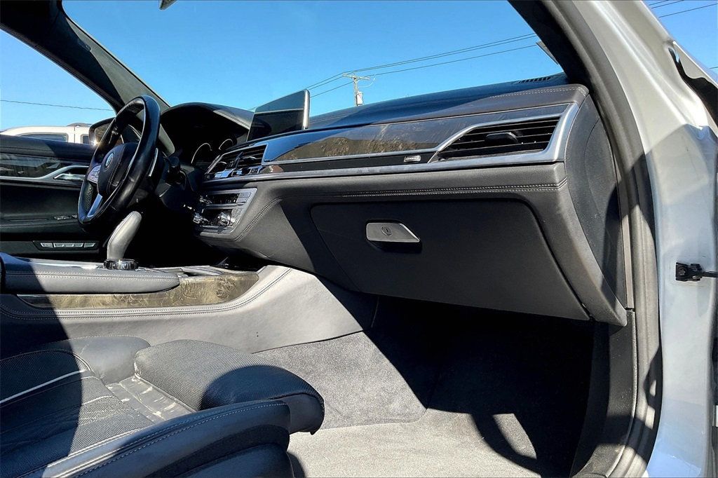 2018 Bmw 750i / B7 xDrive Sedan photo 12
