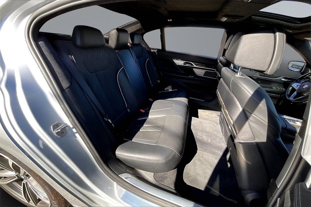 2018 Bmw 750i / B7 xDrive Sedan photo 14