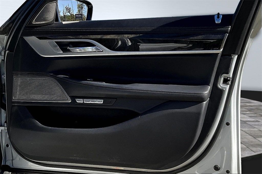 2018 Bmw 750i / B7 xDrive Sedan photo 16