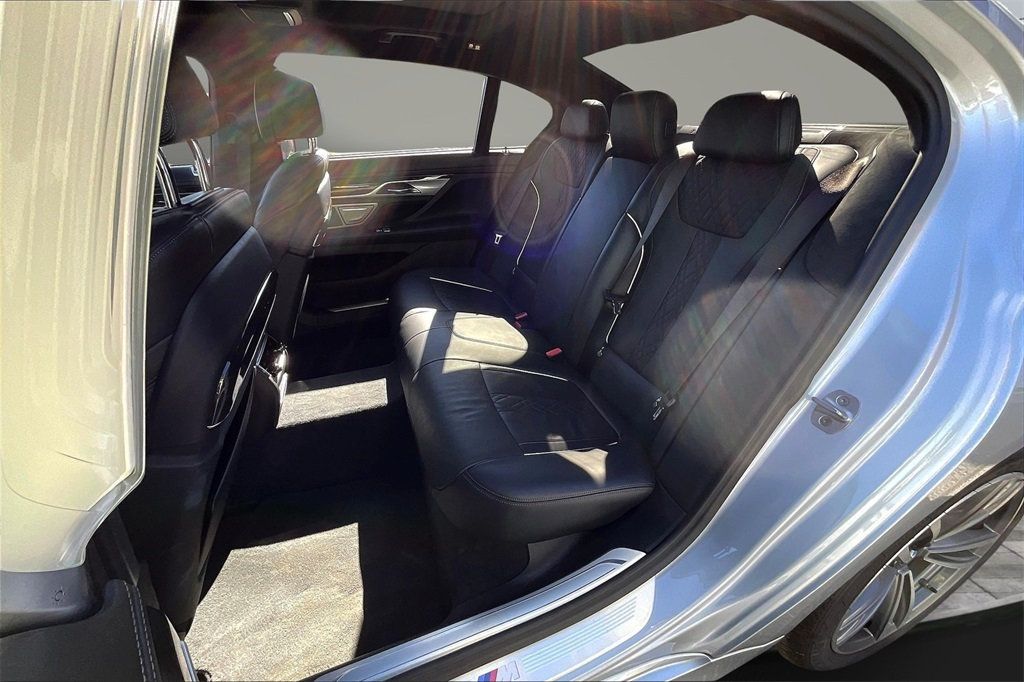 2018 Bmw 750i / B7 xDrive Sedan photo 17