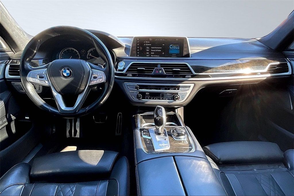 2018 Bmw 750i / B7 xDrive Sedan photo 19