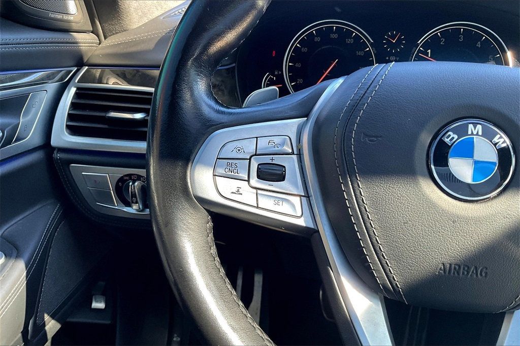 2018 Bmw 750i / B7 xDrive Sedan photo 21