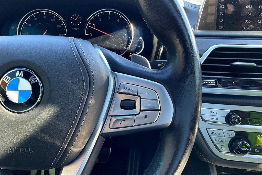 2018 Bmw 750i / B7 xDrive Sedan photo 22
