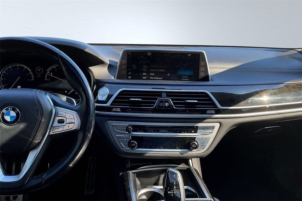 2018 Bmw 750i / B7 xDrive Sedan photo 24